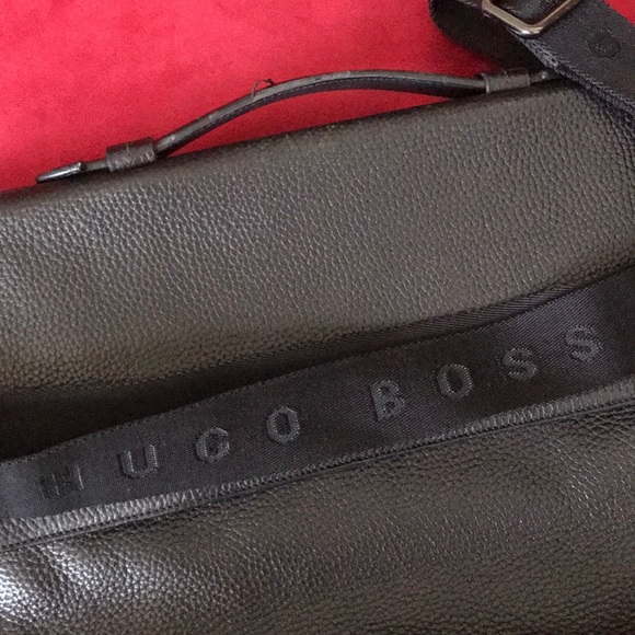 HUGO BOSS Leather Messenger Bag - Picture 8 of 8